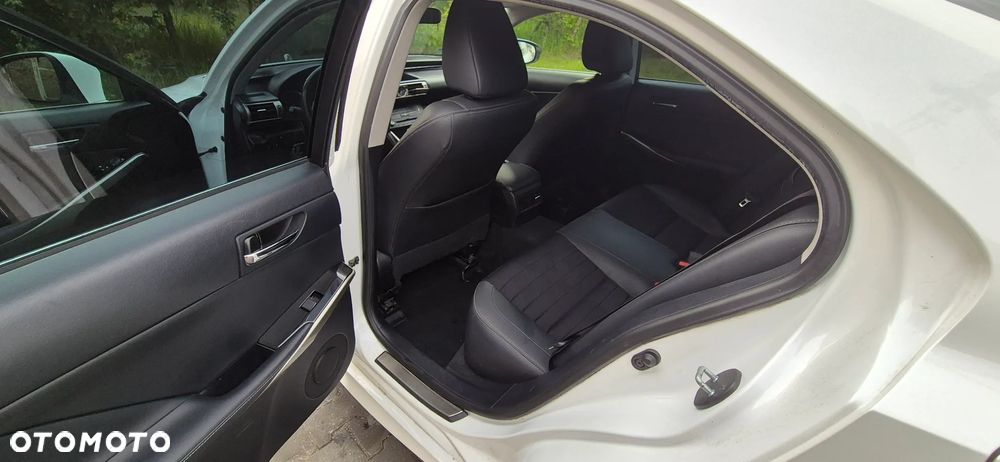 Lexus IS 300h Elite - 17