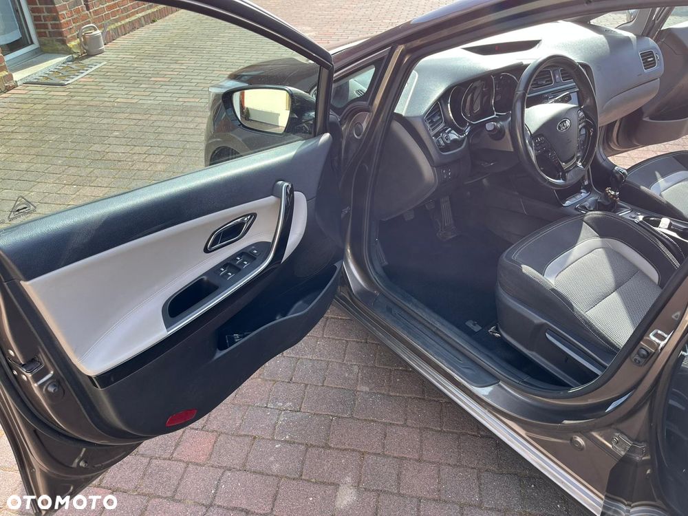 Kia Ceed 1.6 CRDi 128 Fifa World Cup Edition - 10