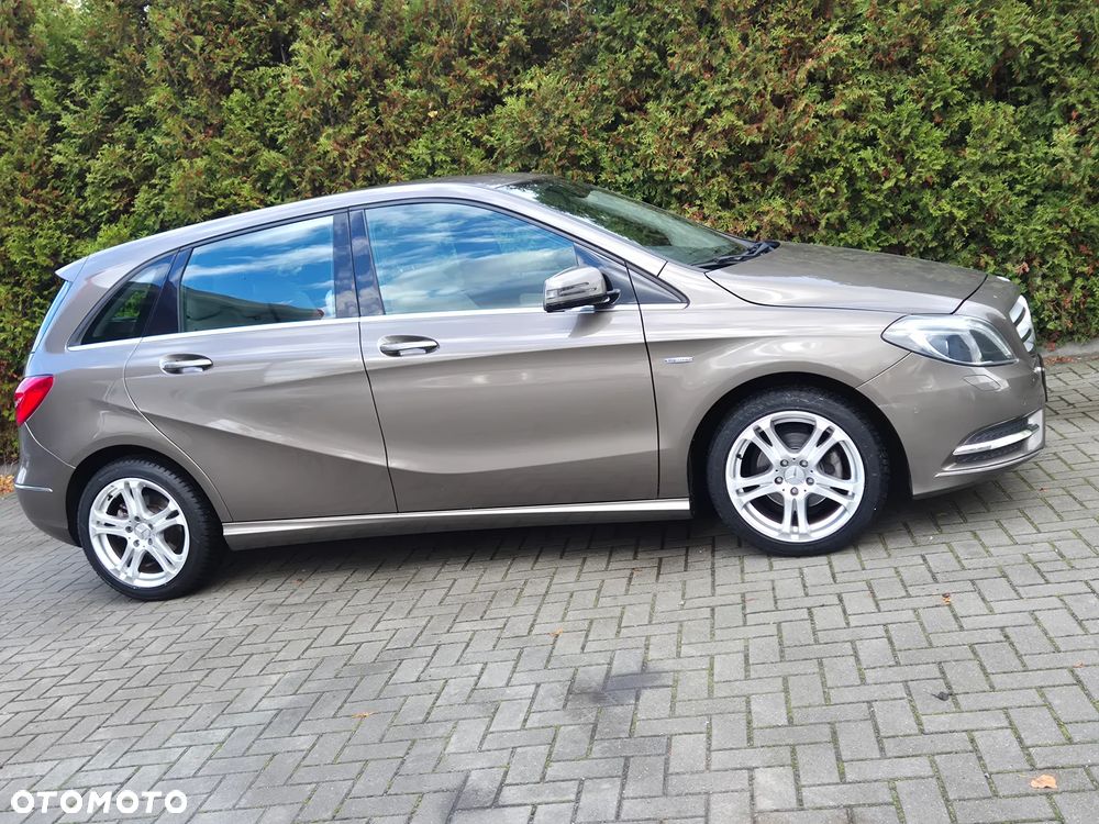 Mercedes-Benz Klasa B 180 7G-DCT UrbanStyle Edition - 15