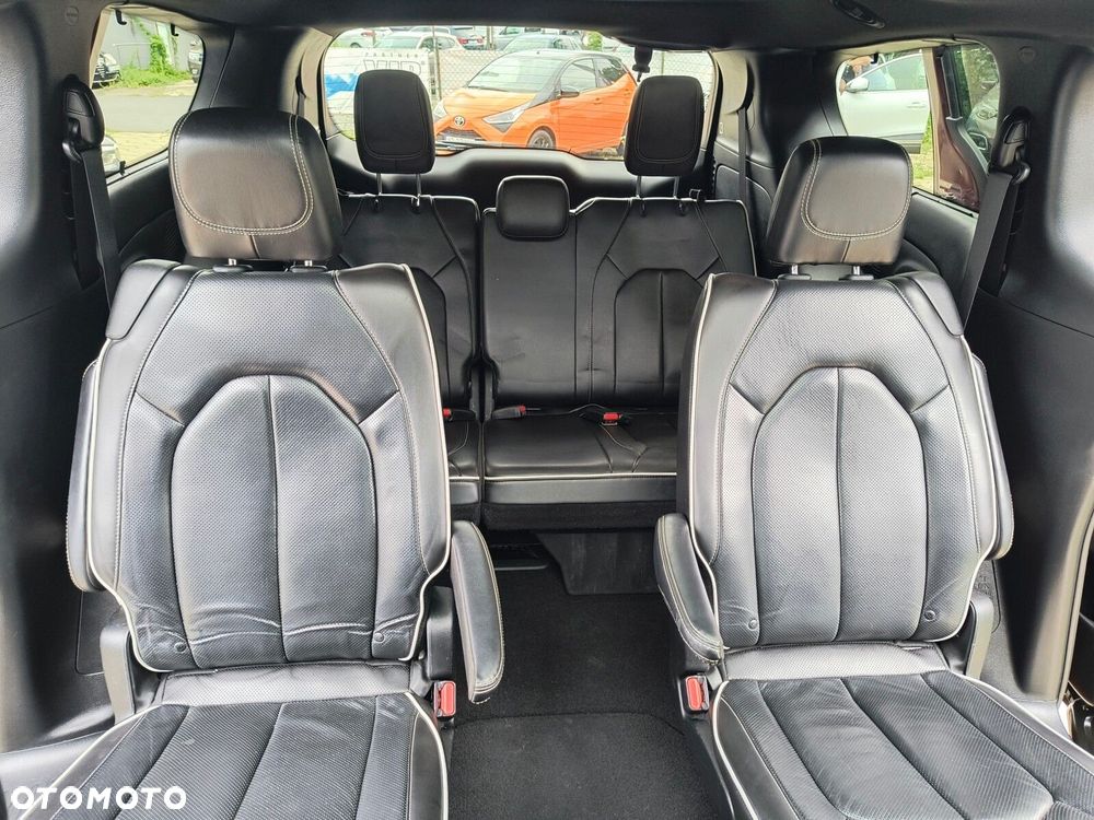 Chrysler Pacifica - 13