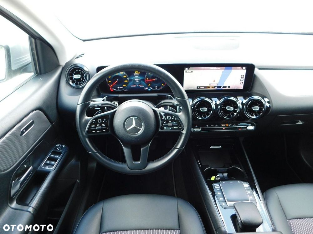 Mercedes-Benz GLA - 16