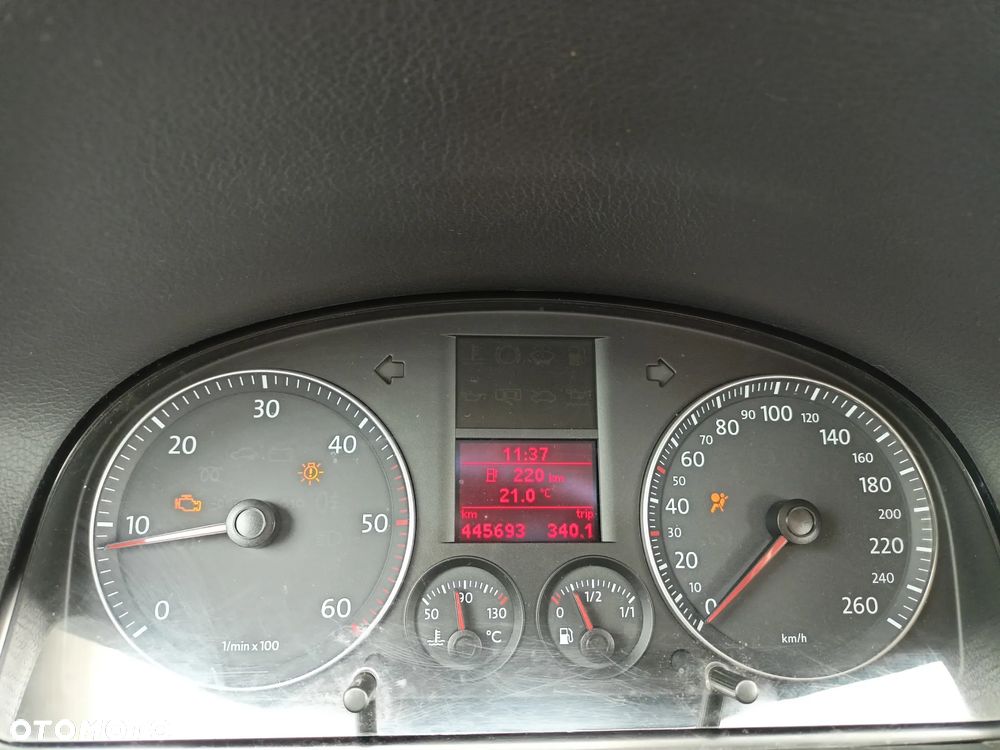 Volkswagen Touran - 16