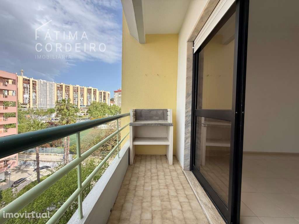 T1 situado na Rua Ramiro Ferrão - Grande imagem: 5/19