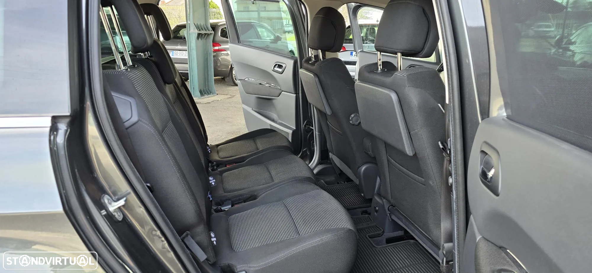 Peugeot 5008 2.0 HDi Executive JLL17 - 21