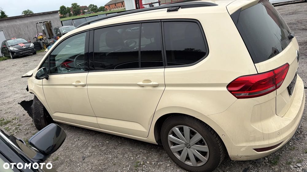 Volkswagen Touran 2.0 TDI BMT Active DSG - 9