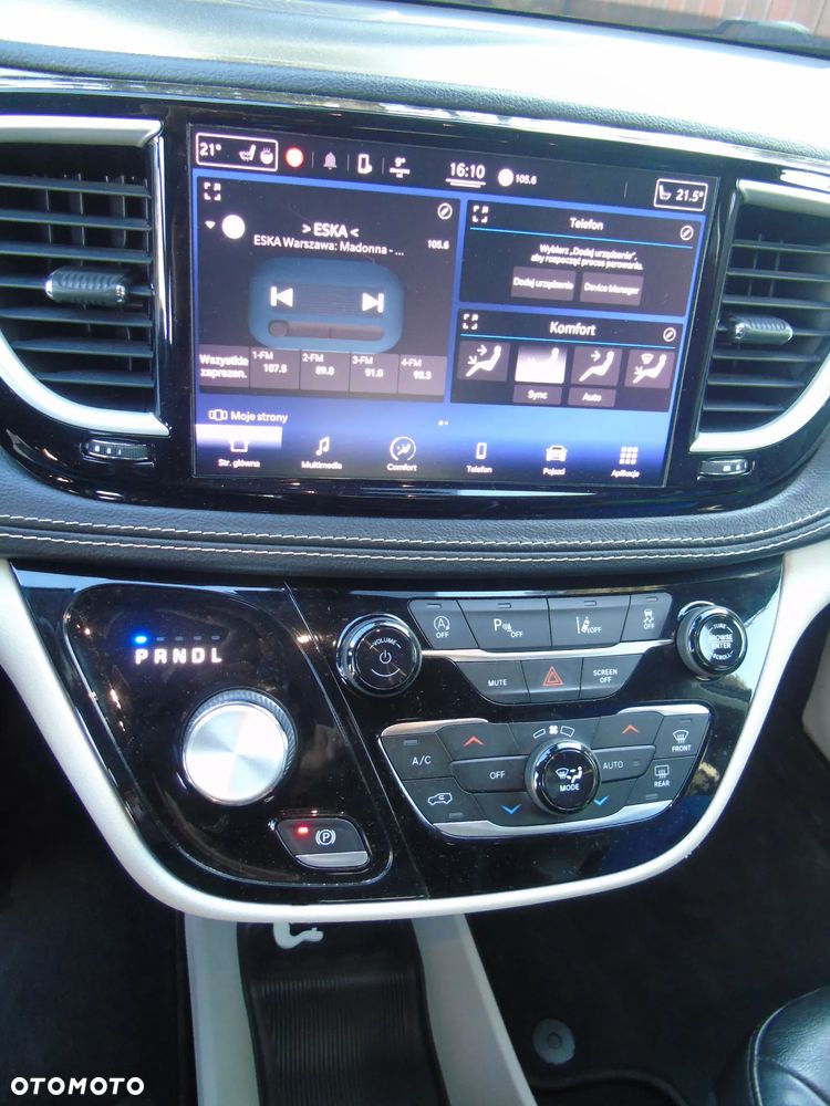 Chrysler Pacifica - 12