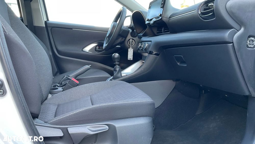 Toyota Yaris 1.5 L Dynamic - 6