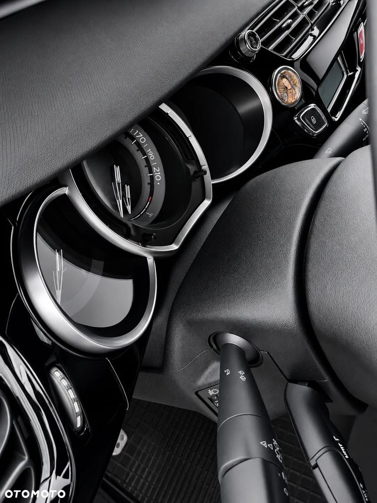 Citroën DS3 THP 155 SportChic - 23