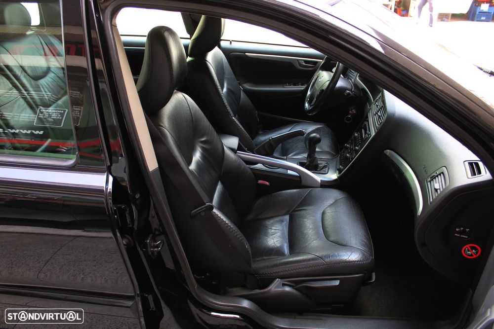 Volvo XC 70 2.4 D5 Nivel 2 - 32