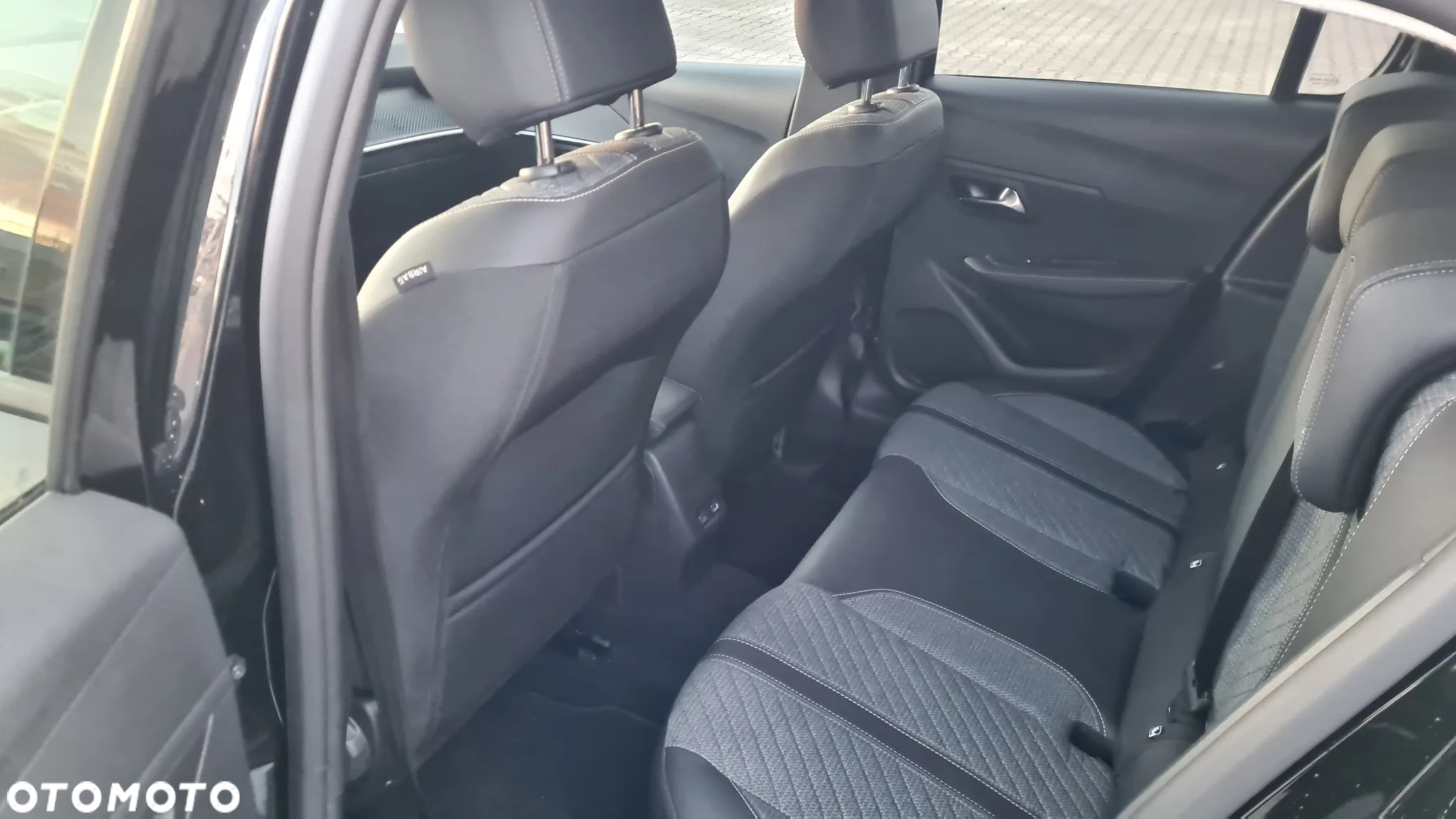 Peugeot 208 - 11