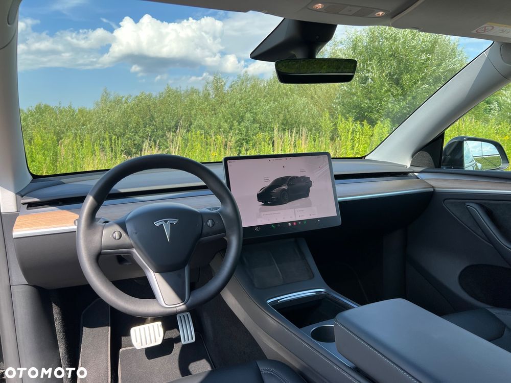 Tesla Model Y - 10