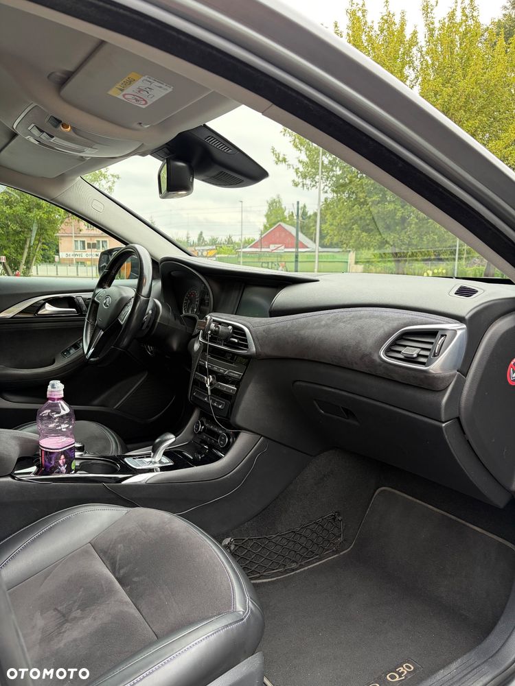 Infiniti Q30 1.5d Premium 7DCT - 2