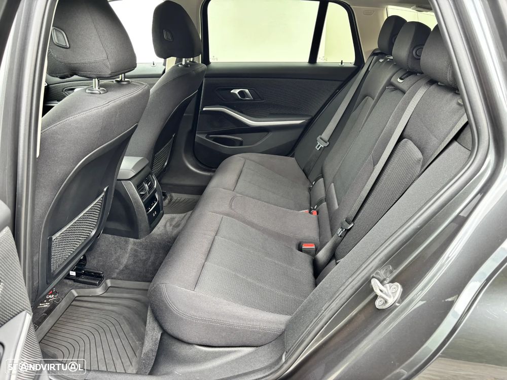 BMW 330 - 25
