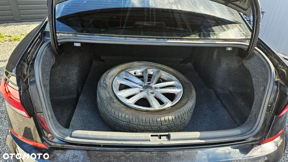 Volkswagen Passat - 32