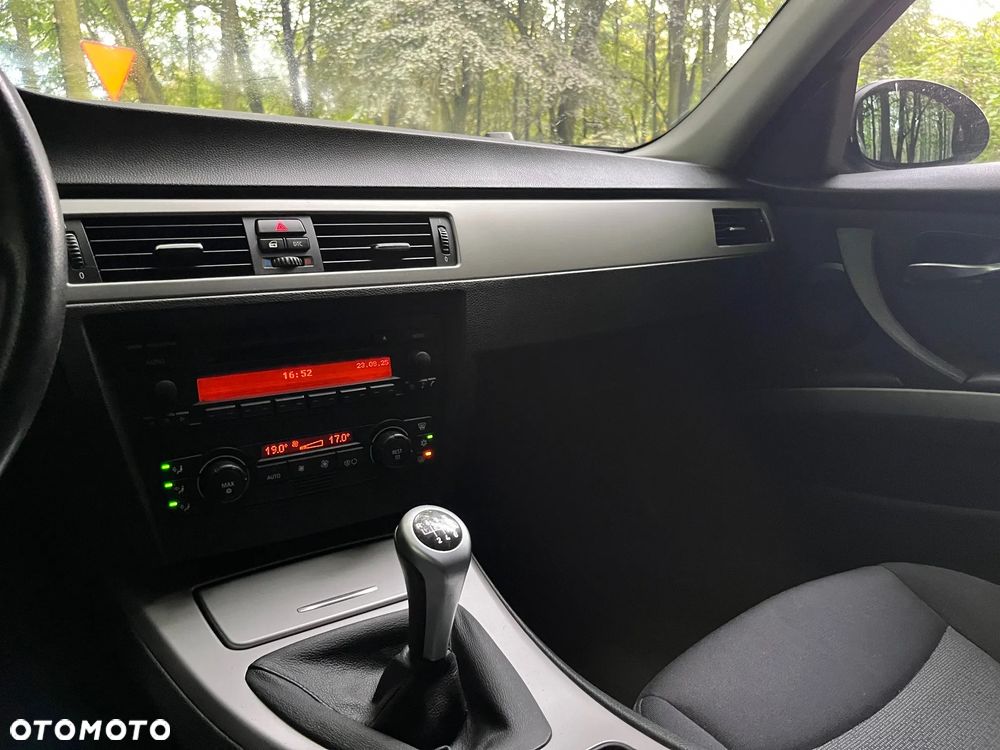 BMW Seria 3 320i - 14