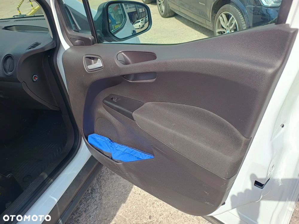 Ford Transit Courier - 10