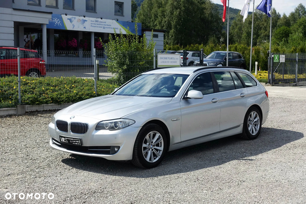 BMW Seria 5 530d xDrive Luxury Line