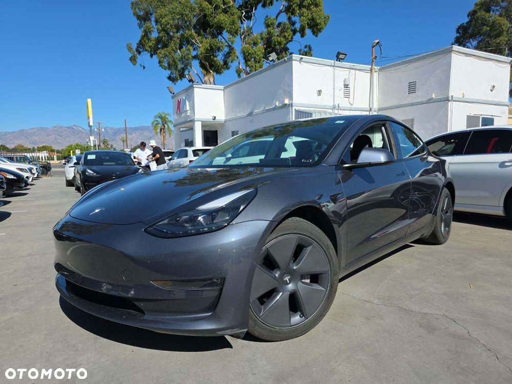 Tesla Model 3 - 1