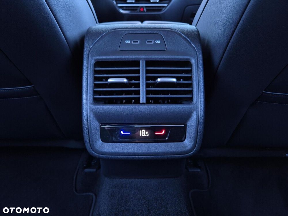 Volkswagen Passat Variant 2.0 TDI SCR Elegance DSG - 18