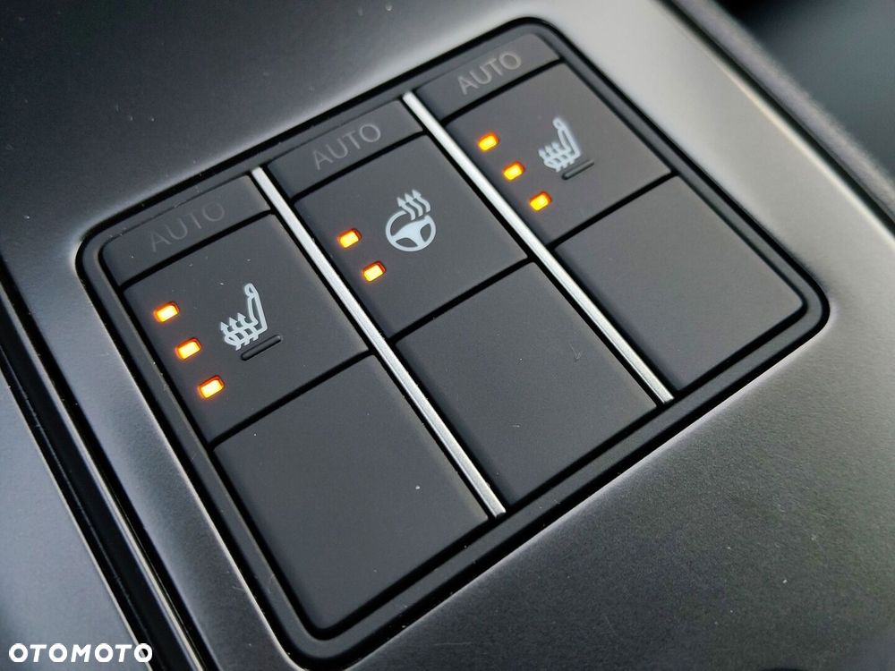 Lexus UX 300h F Sport Design - 29