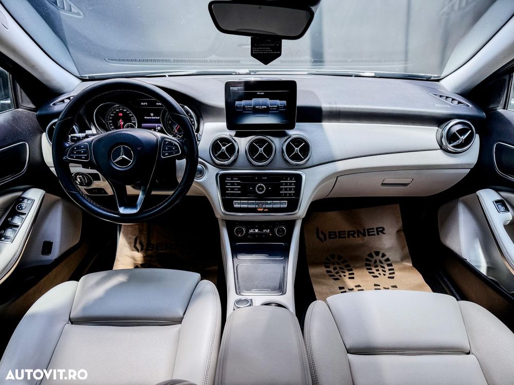 Mercedes-Benz GLA 200 d 4MATIC 7G-DCT Urban - 17