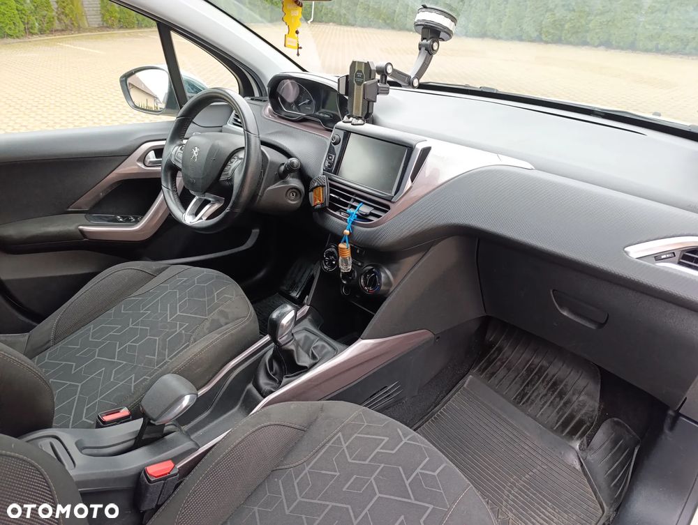 Peugeot 2008 1.6 e-HDi Style S&S - 11