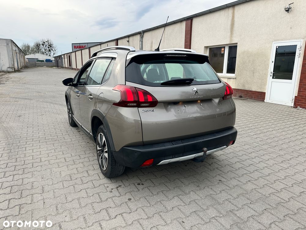 Peugeot 2008 BlueHDi 100 STOP & START Allure - 11