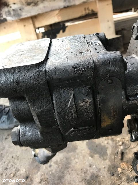 John Deere 3200 - Pompa Hydrauliki - 3