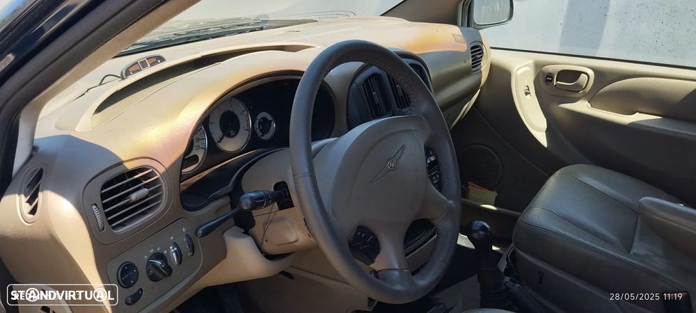 Chrysler Voyager 2.5 CRD LX - 30