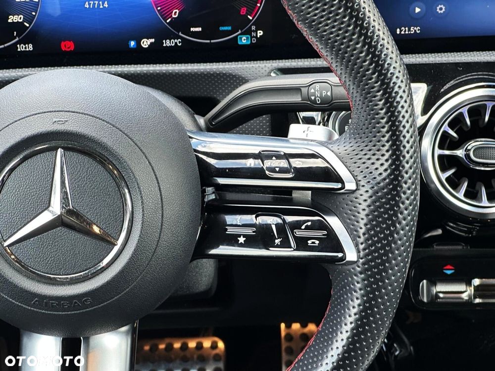 Mercedes-Benz CLA - 12