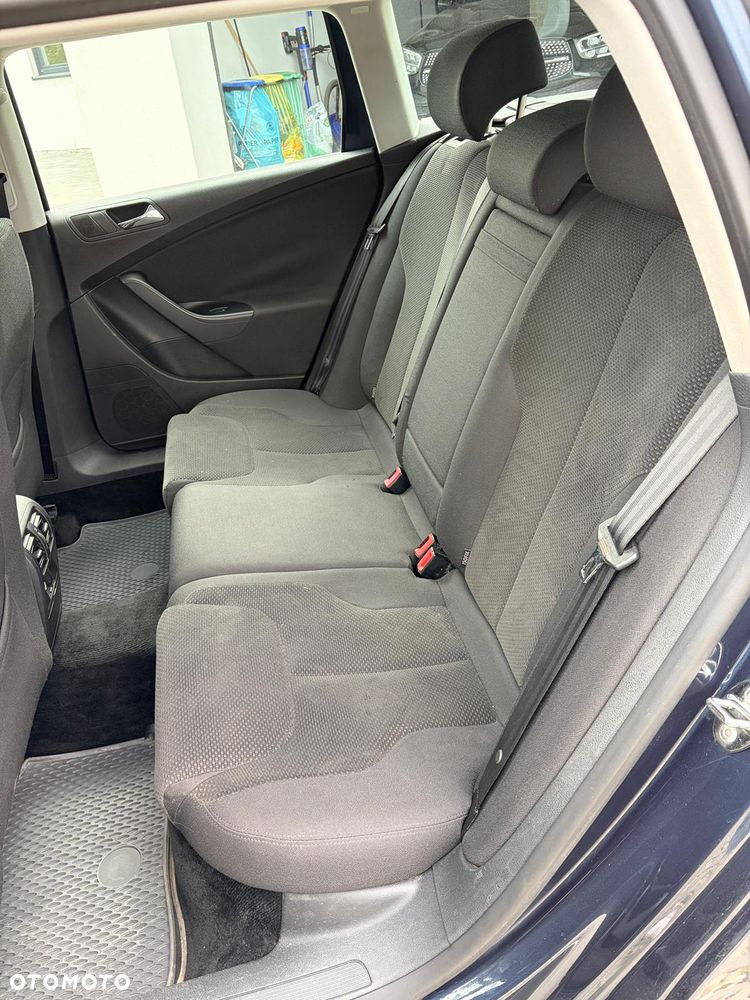 Volkswagen Passat 2.0 TDI DPF Highline - 14
