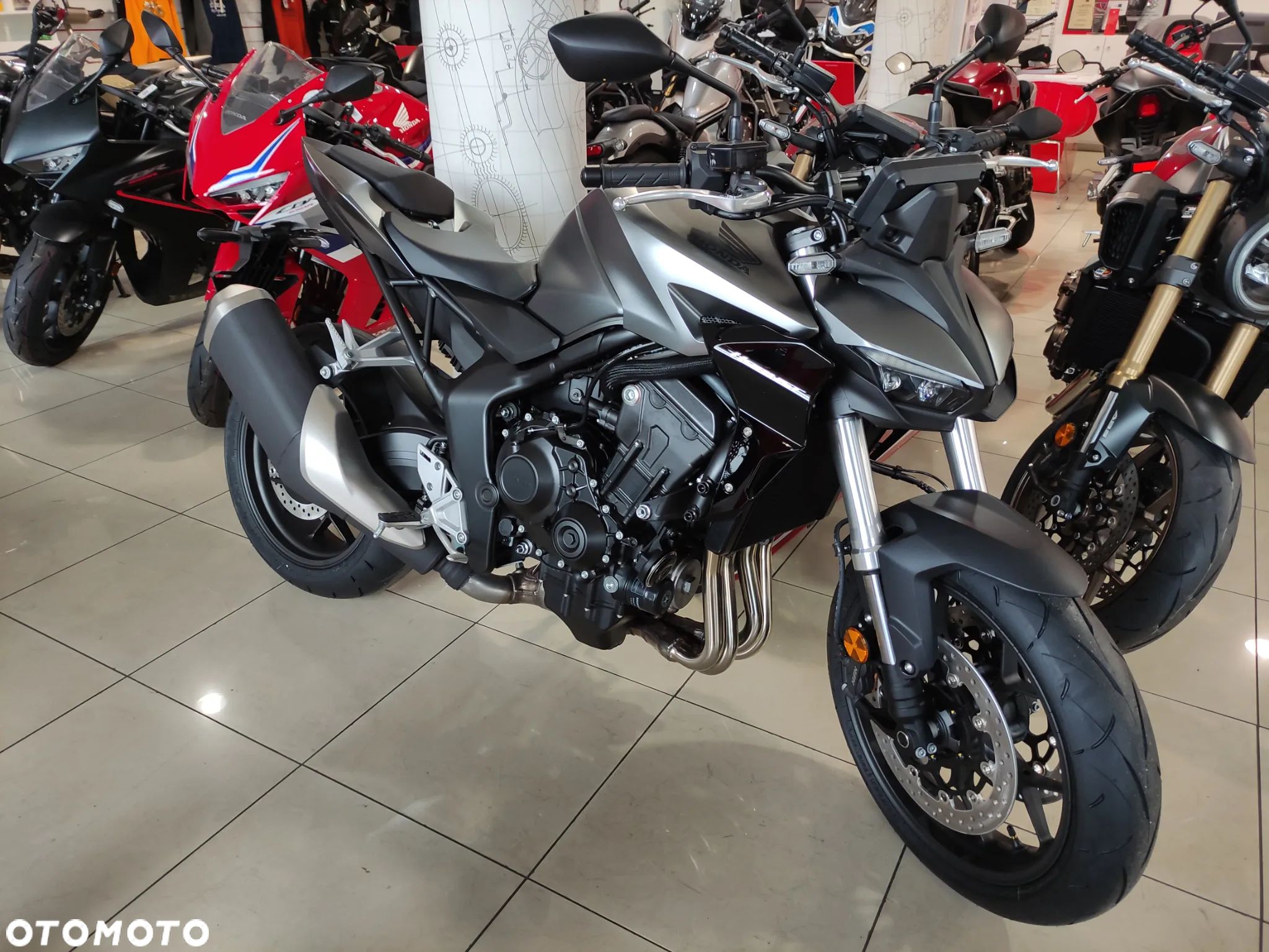 Honda CB - 1