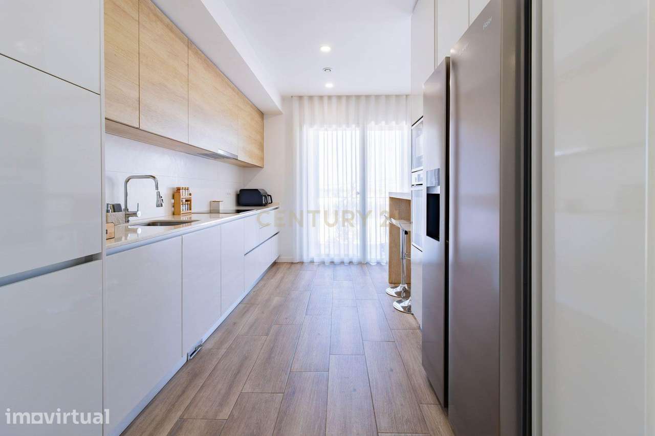 Apartamento T3 semi-novo de alto padrão com 169m² - Grande imagem: 5/27