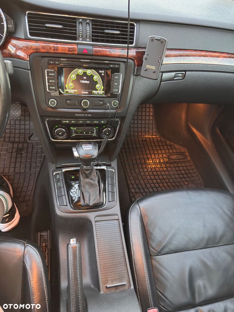 Skoda Superb 2.0 TDI DSG Elegance - 22