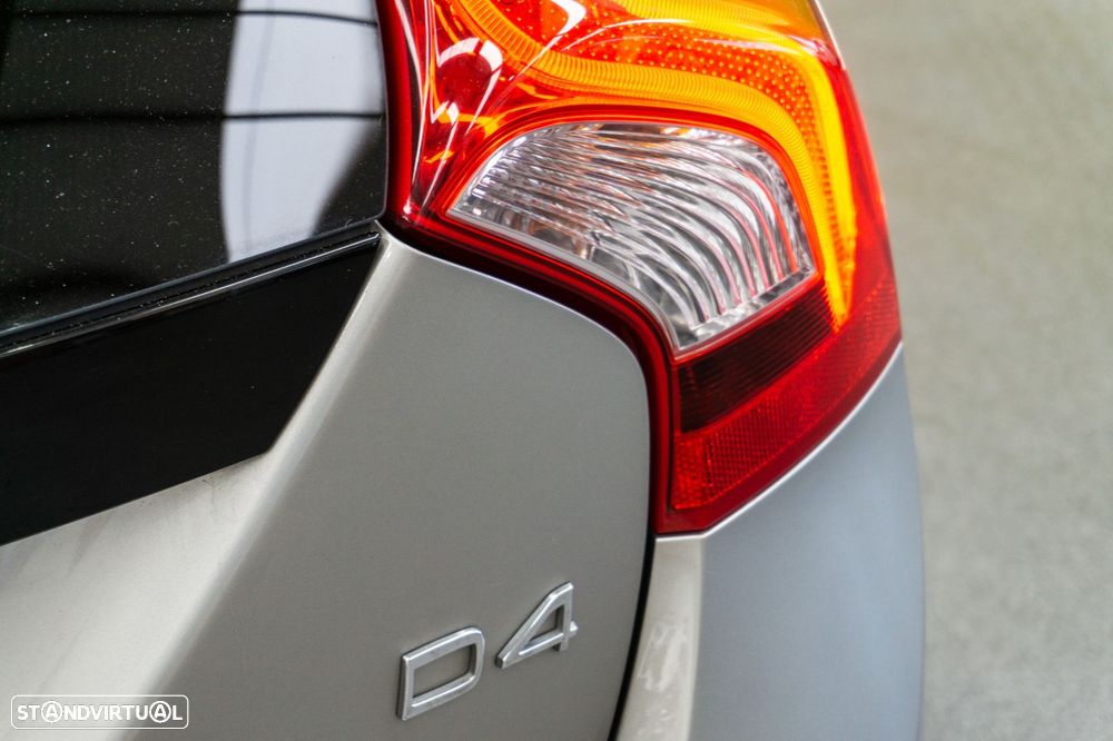 Volvo V60 2.0 D4 Momentum Geartronic - 18