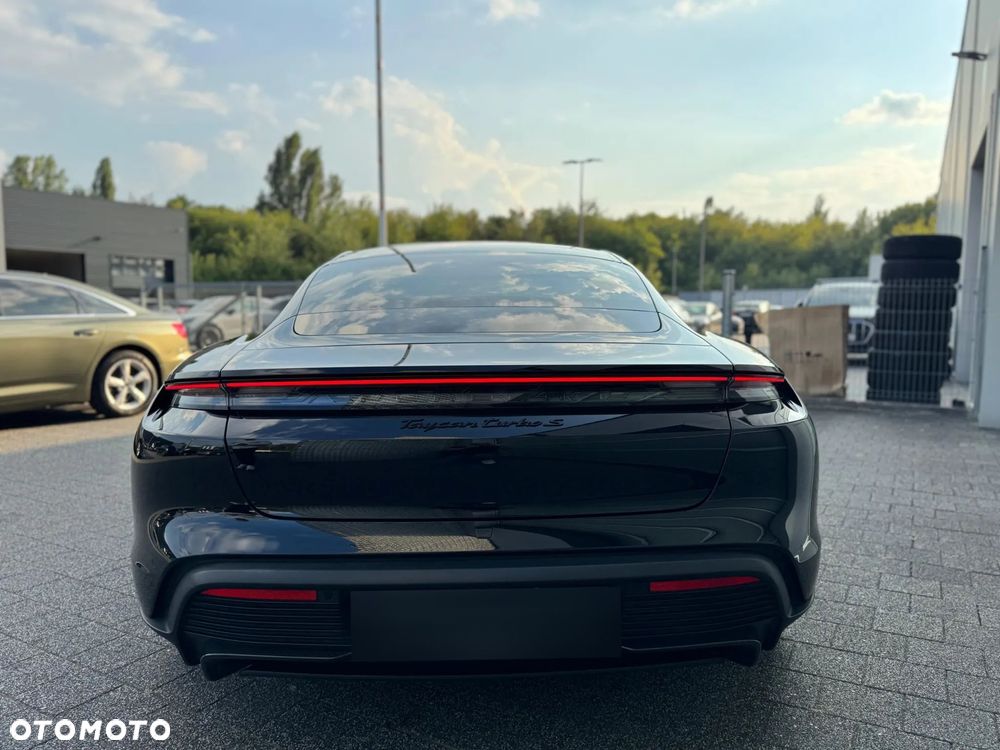 Porsche Taycan - 21