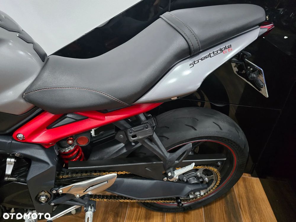 Triumph Street Triple - 12