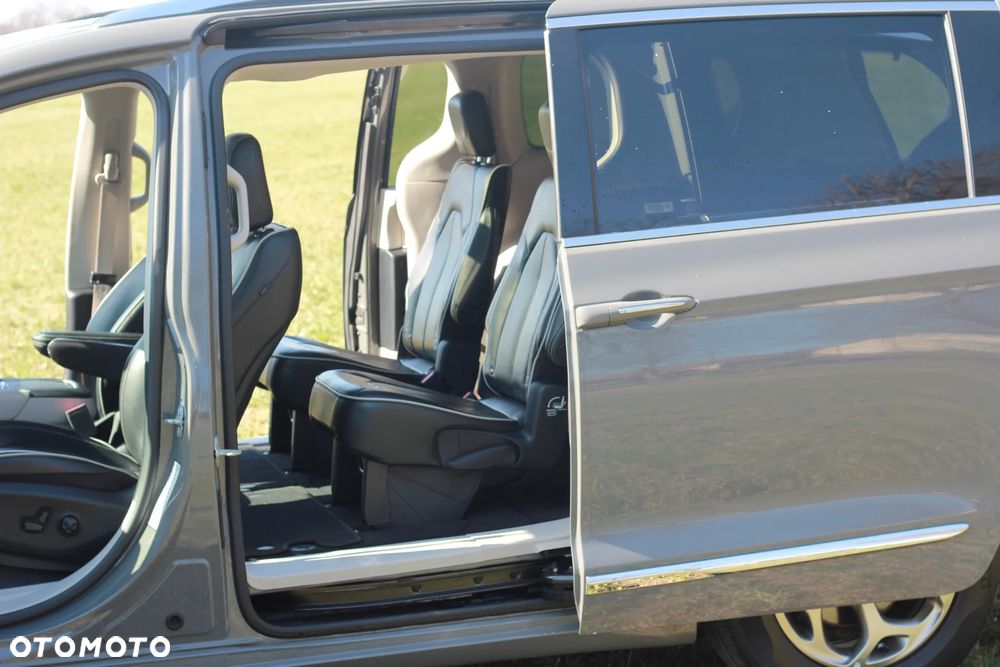 Chrysler Pacifica - 28