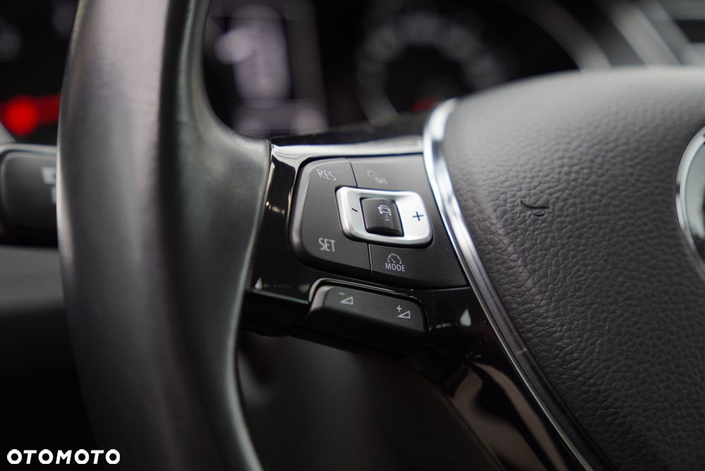 Volkswagen Passat - 22