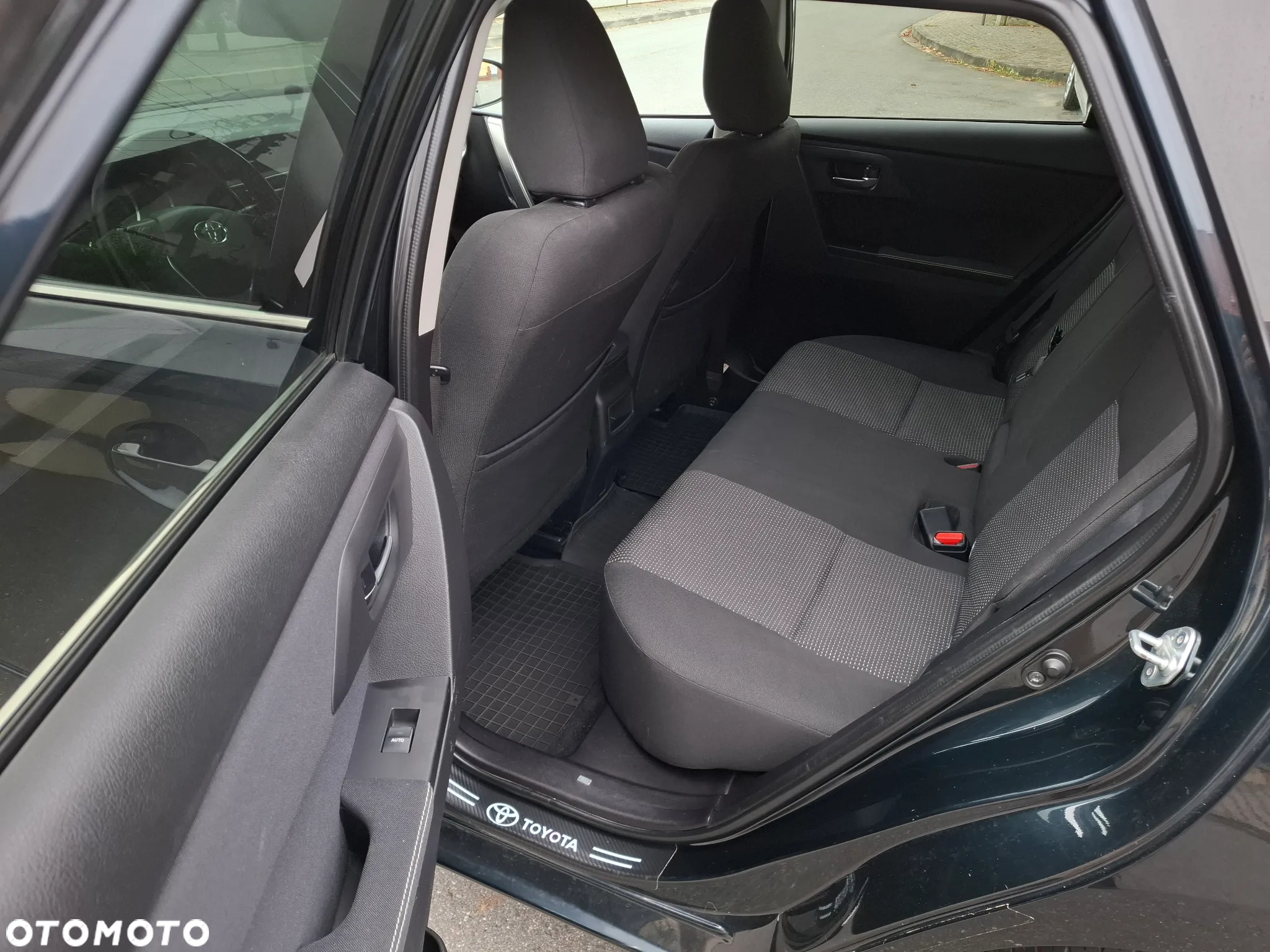 Toyota Auris 2.0 D-4D Touring Sports Life Plus - 12