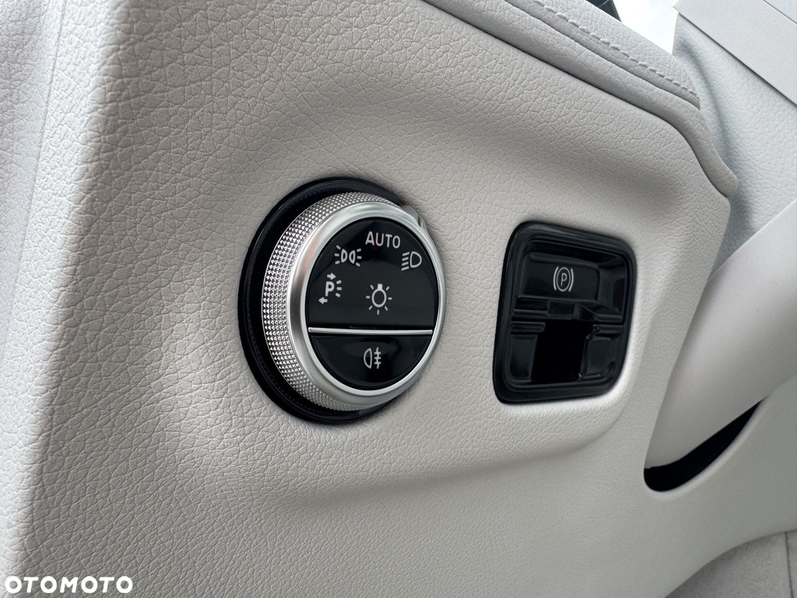 Mercedes-Benz EQE - 18