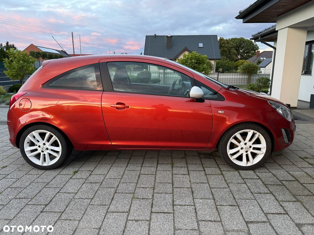 Opel Corsa 1.4 16V Cosmo - 8