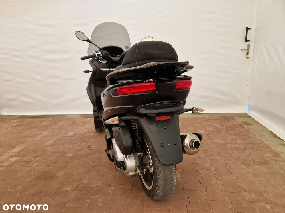 Piaggio MP-3 - 10