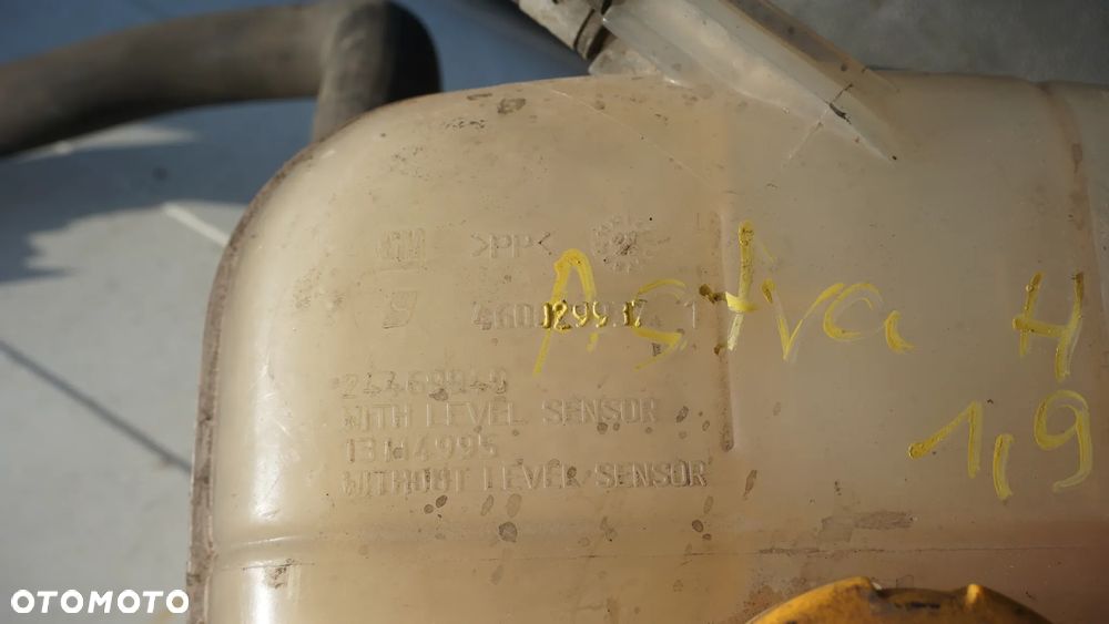 REFLEKTOR LAMPA ZBIORNIK PŁYNU SCHOWEK PASAŻERA ASTRA H - 15