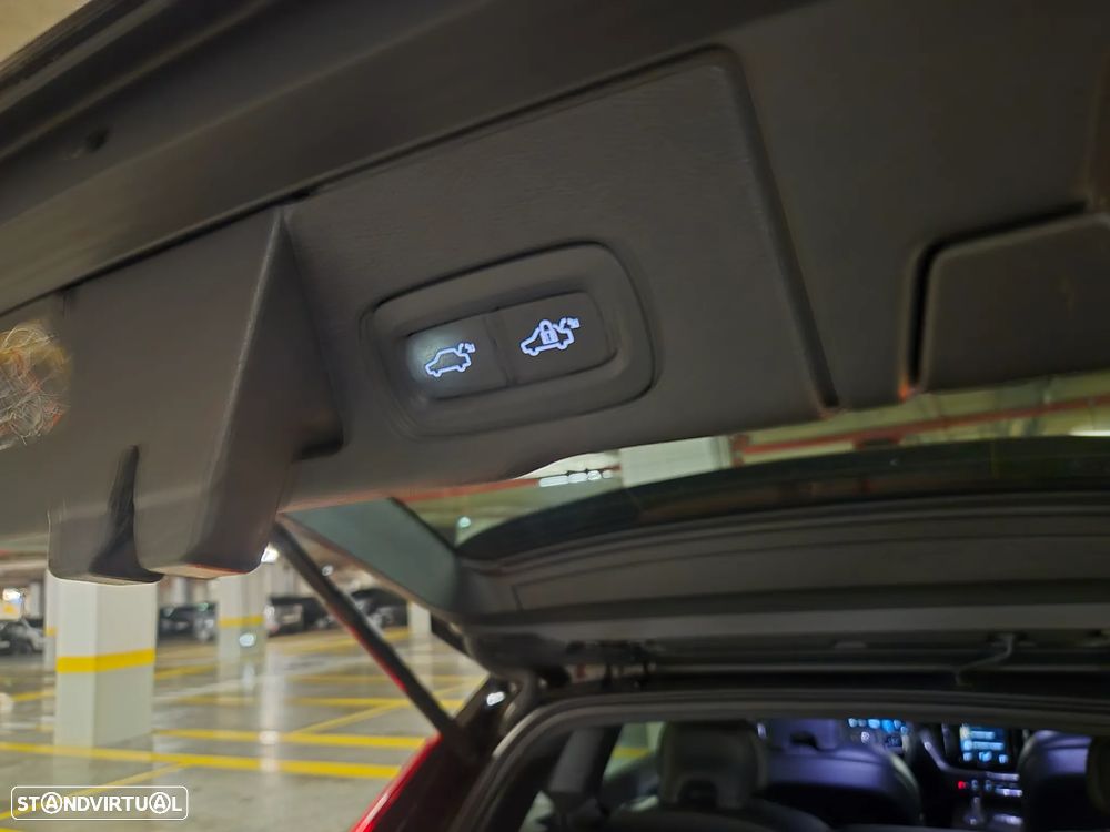 Volvo XC 60 2.0 D4 R-Design Geartronic - 25