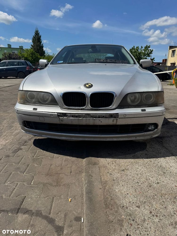 BMW E39 Sedan – całe auto na części - 3