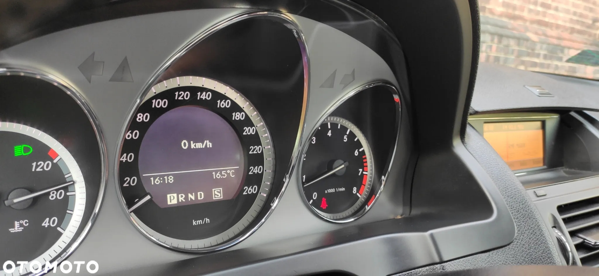 Mercedes-Benz Klasa C 180 T CGI Automatik BlueEFFICIENCY Avantgarde - 34