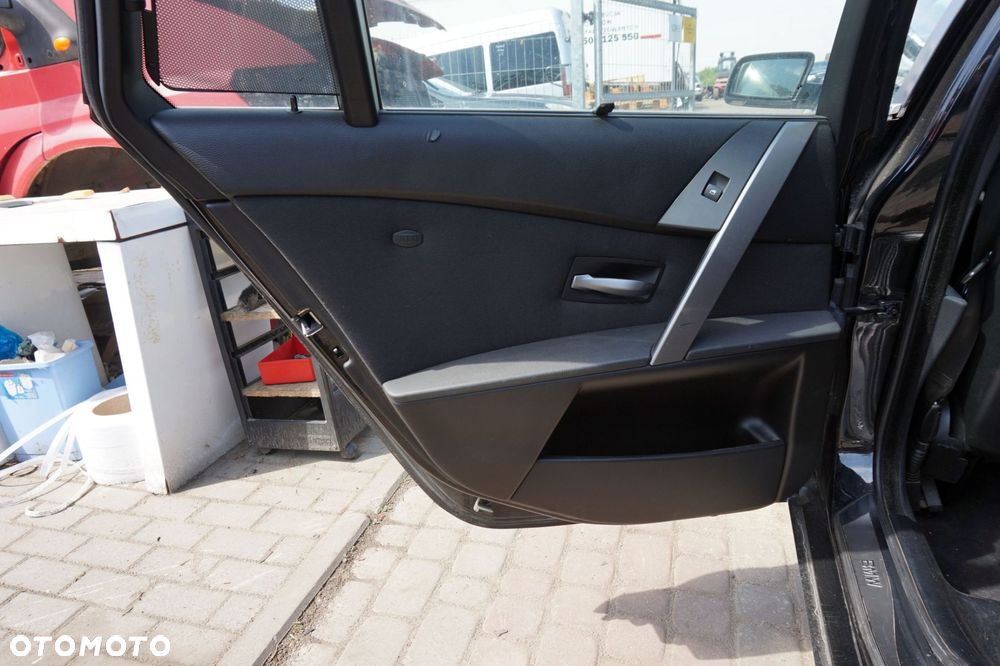 BOCZEK TAPICERKA DRZWI LEWY TYŁ 5 E61 KOMBI ROLETA BMW 2003-2007 - 3