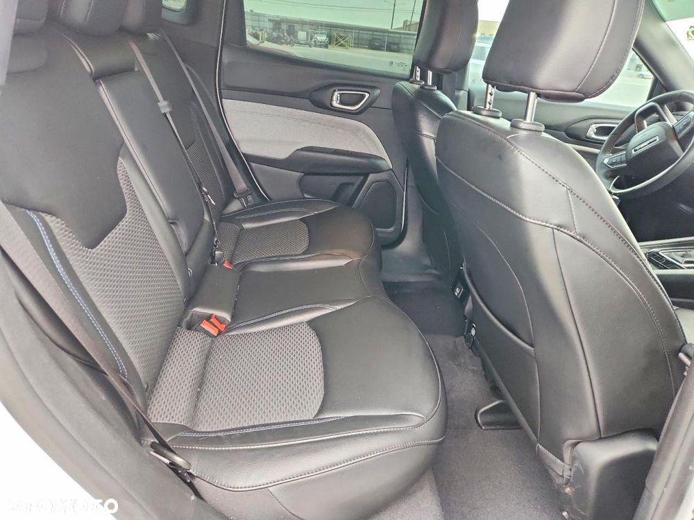 Jeep Compass - 12