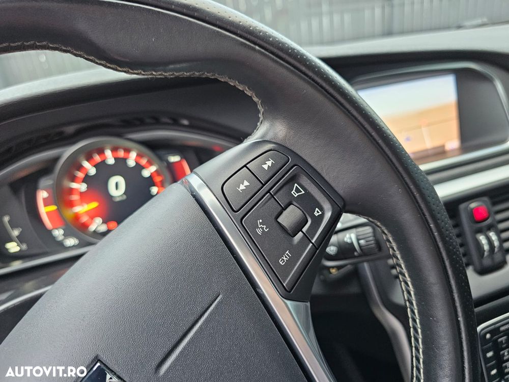 VOLVO V40 2019 — imagine 17